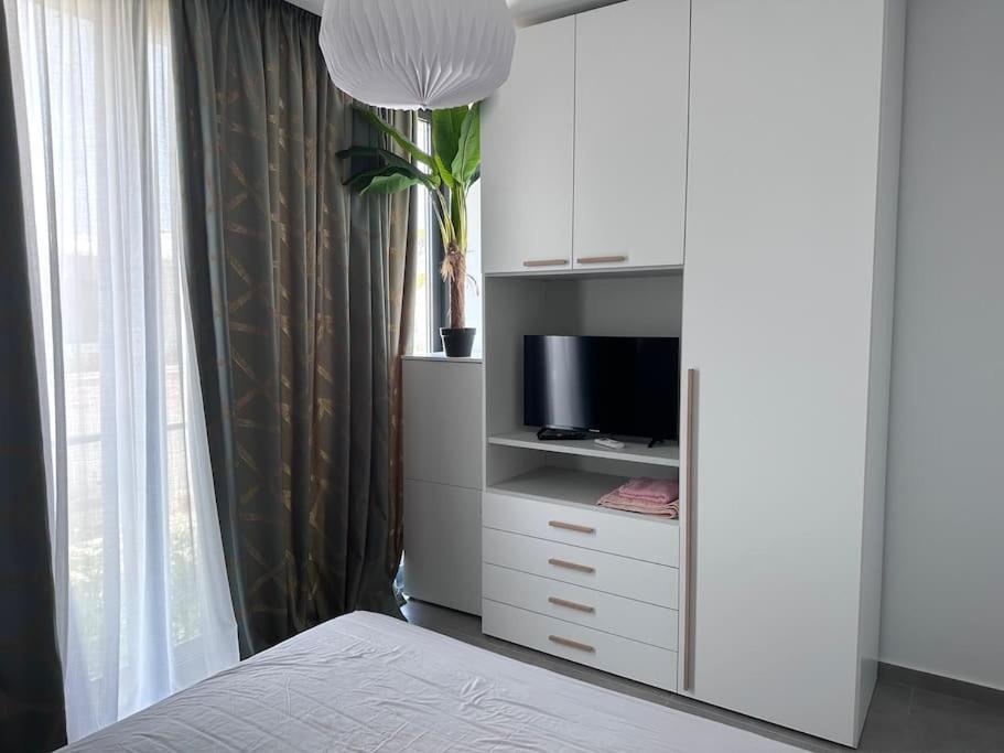 Lalzi Bay 3 Bed With Heated Pool * Durres