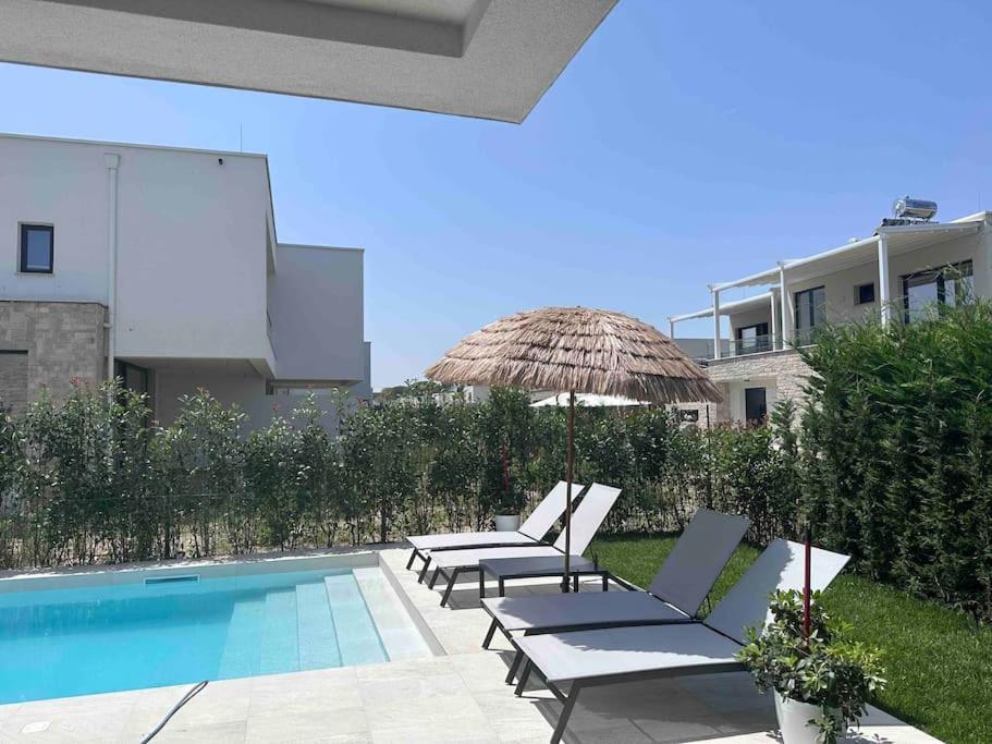 Willa Lalzi Bay 3 Bed With Heated Pool *