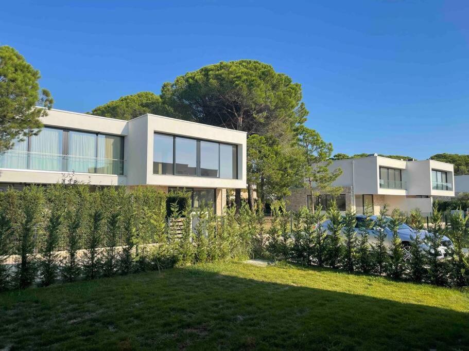 Lalzi Bay 3 Bed With Heated Pool *