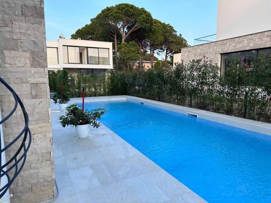 Lalzi Bay 3 Bed With Heated Pool *